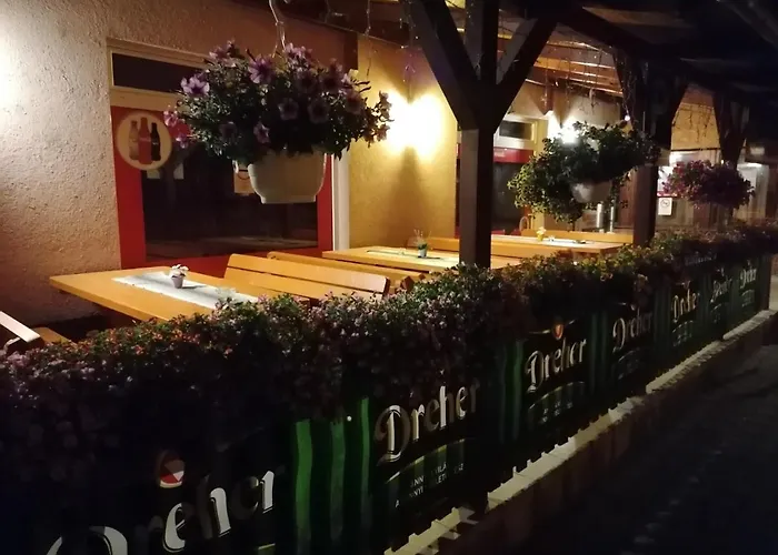 Kettos Csarda Szallashely イン Bocfoelde