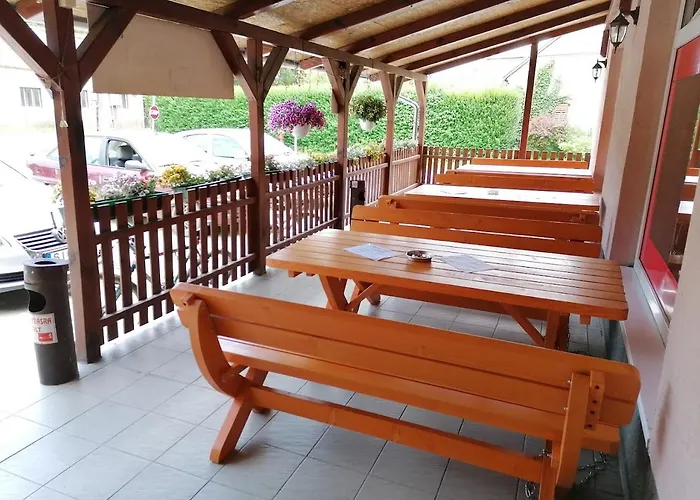 Kettos Csarda Szallashely イン Bocfoelde